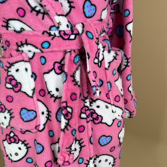 Hello Kitty Robe - Picture 3 of 9